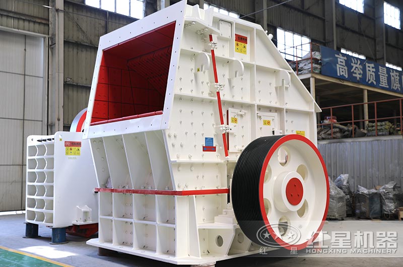 時產300噸碎石機:反擊式破碎機,軟料中細碎 時產300噸碎石機:反擊式破碎機,軟料中細碎