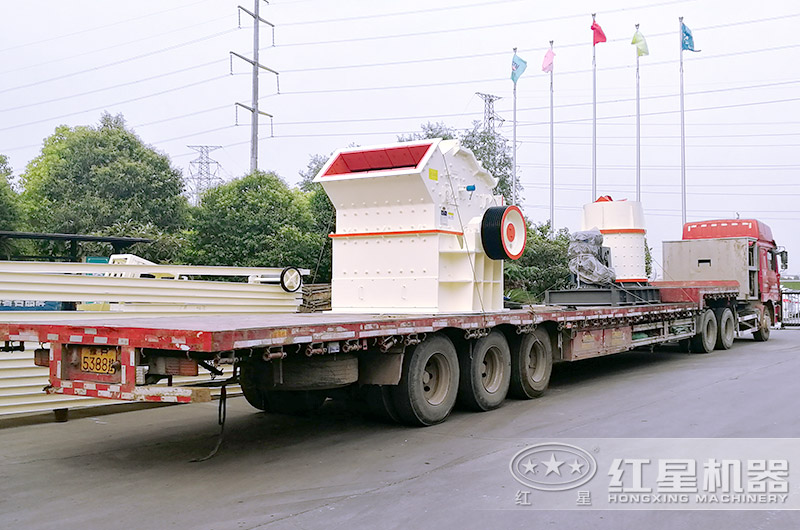 小型石頭粉碎機發(fā)貨現(xiàn)場