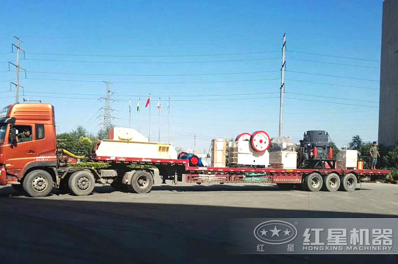 紅星顎式破碎機發貨現場
