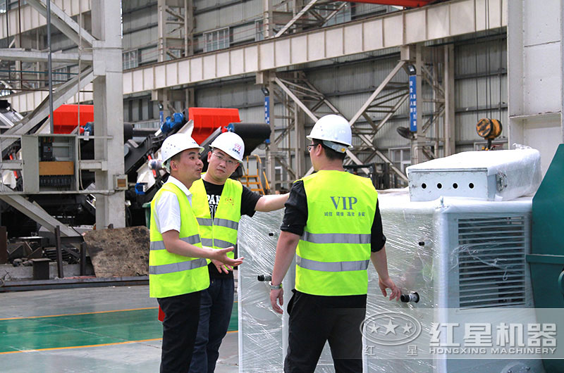 客戶到車間近距離考察設備 客戶到車間近距離考察設備